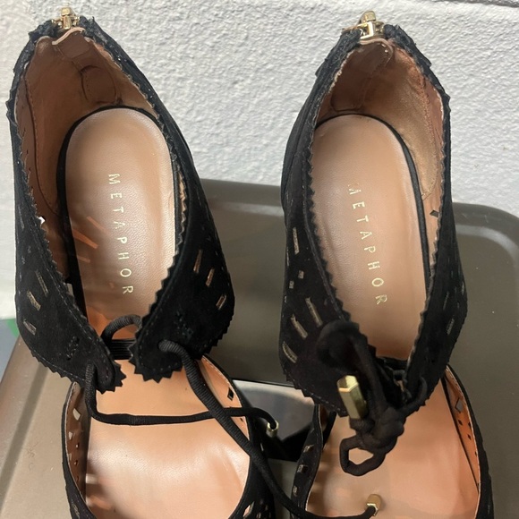 Metaphor Elegant Black Women's Shoes - Picture 2 of 7